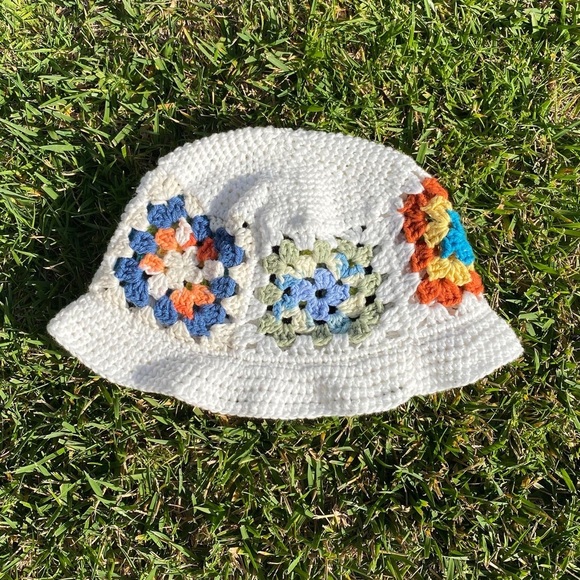 Crochet bucket hat - Picture 4 of 5